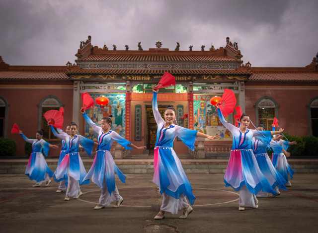 夜幕下的千年古村湛江遂溪县黄略村 夜幕下的千年古村湛江遂溪县黄略村