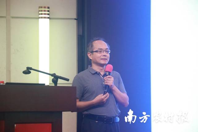 华南农业大学红火蚁研究中心主任、教授陆永跃传授红火蚁药剂使用技术。 华南农业大学红火蚁研究中心主任、教授陆永跃传授红火蚁药剂使用技术。