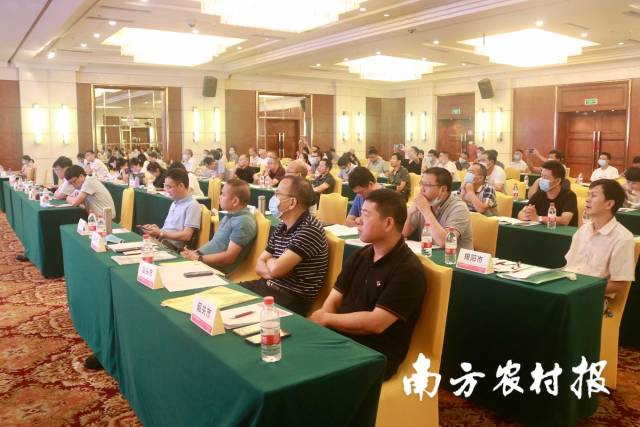 来自全省21个地级以上市,部分县农业农村部门近100人参加了此次培训。 来自全省21个地级以上市,部分县农业农村部门近100人参加了此次培训。