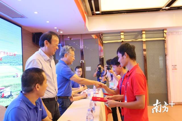 一等奖授奖仪式