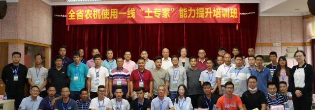 培训班线下学员合影。