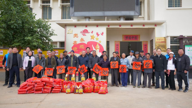 湛江银保监分局主要负责人一行开展春节慰问。 湛江银保监分局主要负责人一行开展春节慰问。