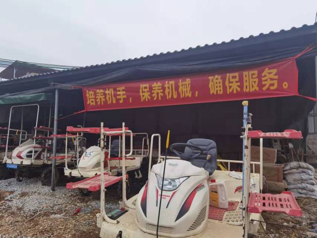 部分合作社及企业挂起的备春耕横幅 部分合作社及企业挂起的备春耕横幅