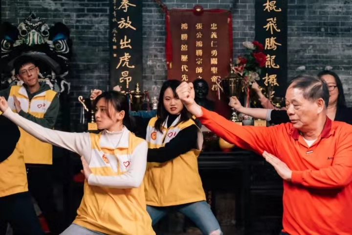 “展翅计划”港澳台实习大学生体验武术(通讯员 供图).png