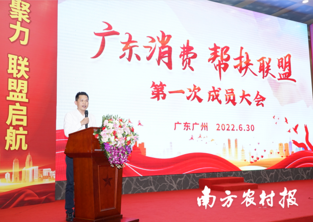 广东自来物智能科技有限公司董事长马亚胜致辞,提名联盟副理事长单位。 广东自来物智能科技有限公司董事长马亚胜致辞,提名联盟副理事长单位。