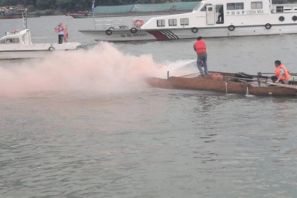 提高救助能力-英德市农业农村局举办水上渔船突发事件应急演练_2