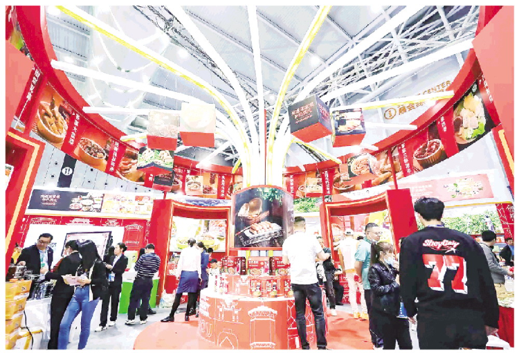 近万款来自全省各地的优质农产品悉数亮相,让到场观众大饱眼福。 吴秒衡 摄.jpeg