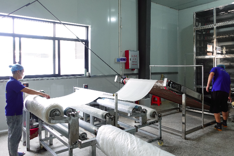 八秀食品焕然一新的米面生产线。高雅雅 摄