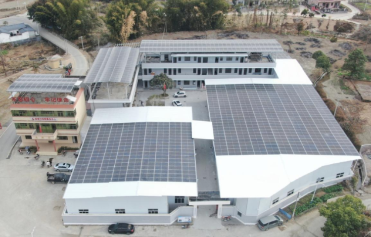 工作队协调企业与村集体合作,将高墩村的闲置小学改造成加工车间。